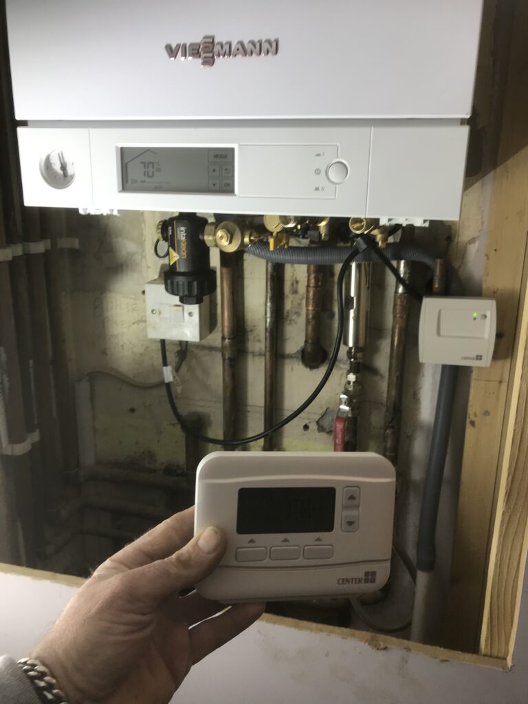 Inspection of a thermostat to a domestic boiler